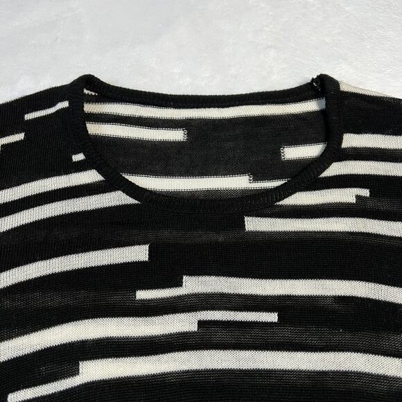 Women's Crewneck Geometric Print Sweater Size S High Low Hem Lightweight Casual - Picture 3 of 5